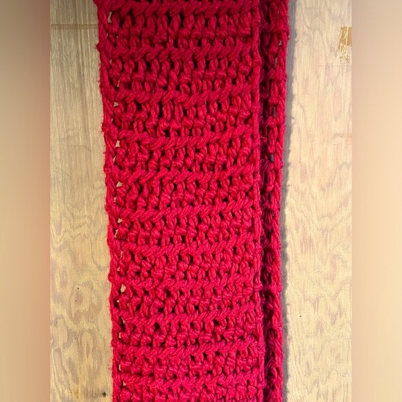 EMPORIO ARMANI red shawl. - Picture 4 of 5